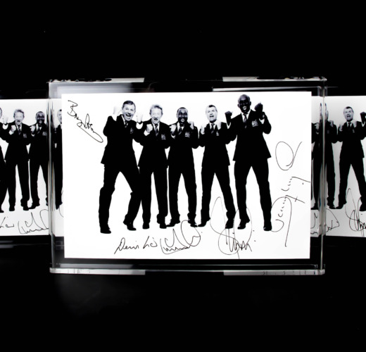 Manchester United signed cards commemorative gifts embedded in clear acrylic